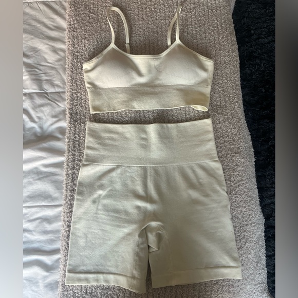 Cream workout set size small - Picture 1 of 2